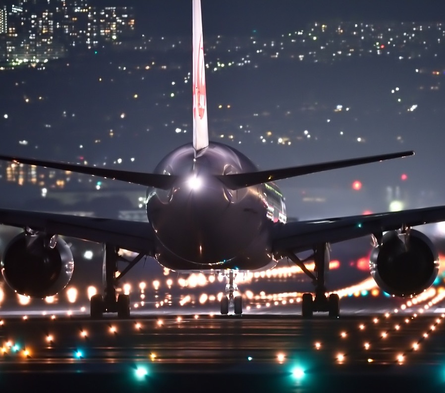 night-flight-2307018_1280